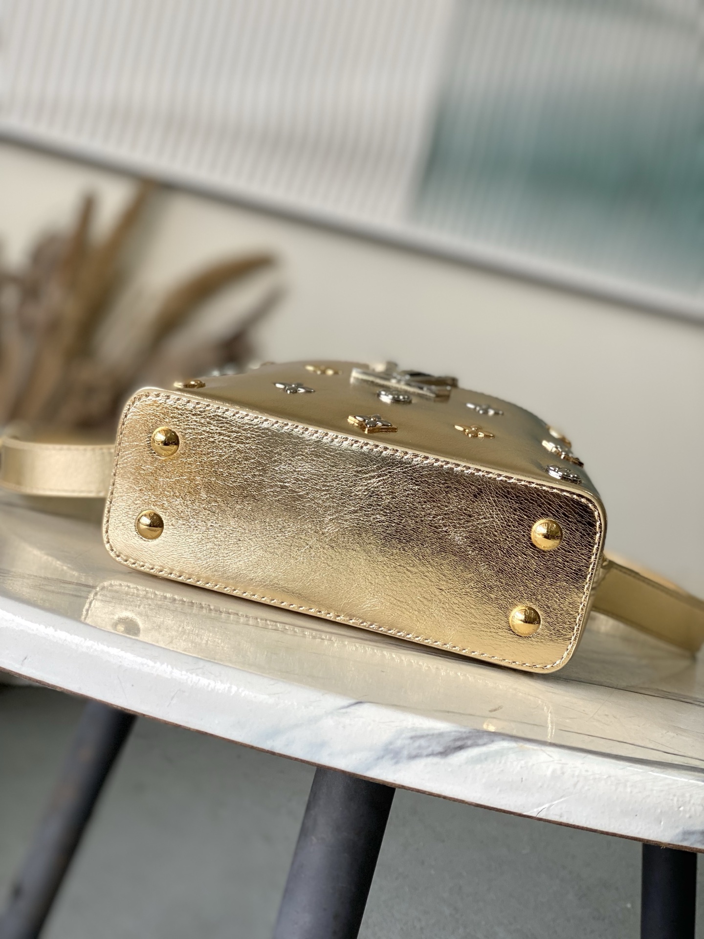 Louis Vuitton Basic Bag Gold M-l-s