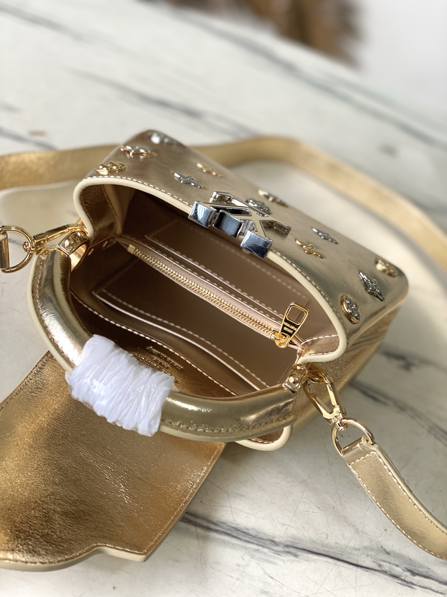 Louis Vuitton Basic Bag Gold M-l-s