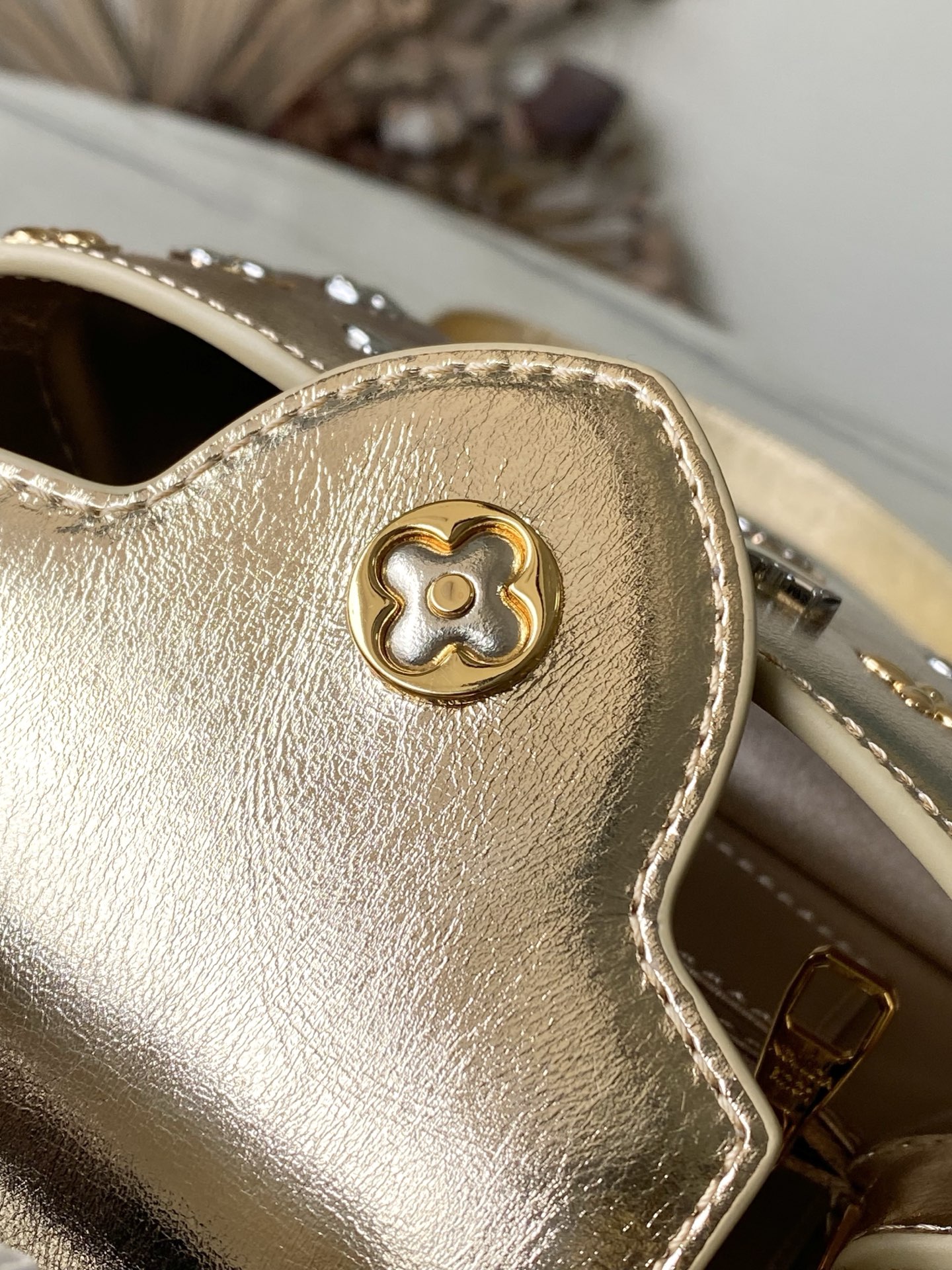 Louis Vuitton Basic Bag Gold M-l-s