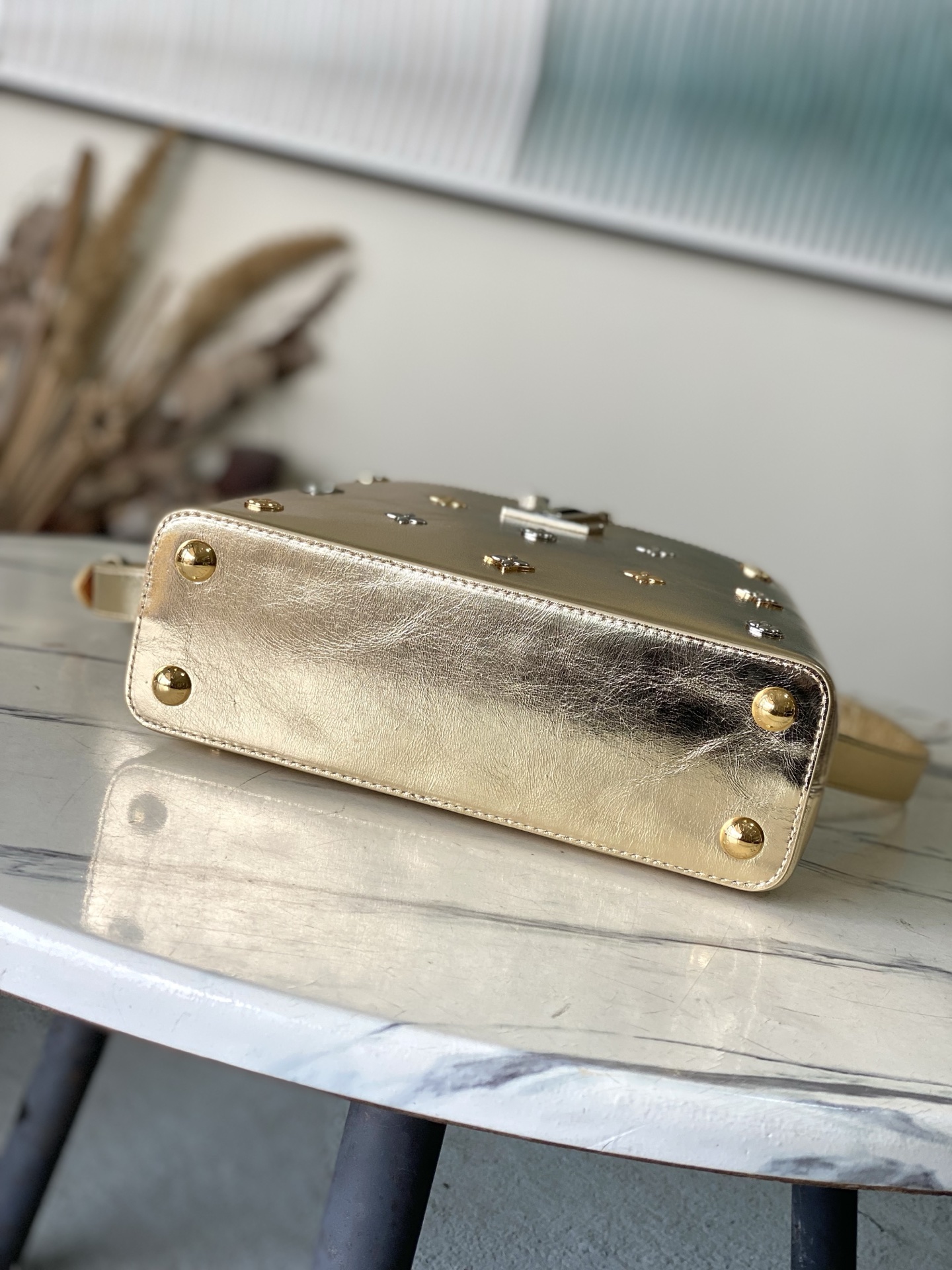 Louis Vuitton Basic Bag Gold M-l-s