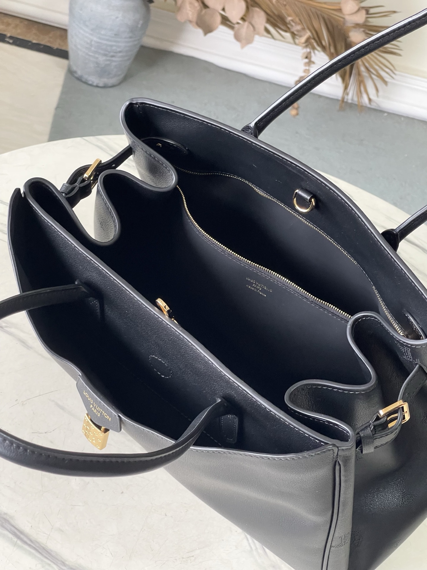 Louis Vuitton Basic Bag Cow Leather Black M