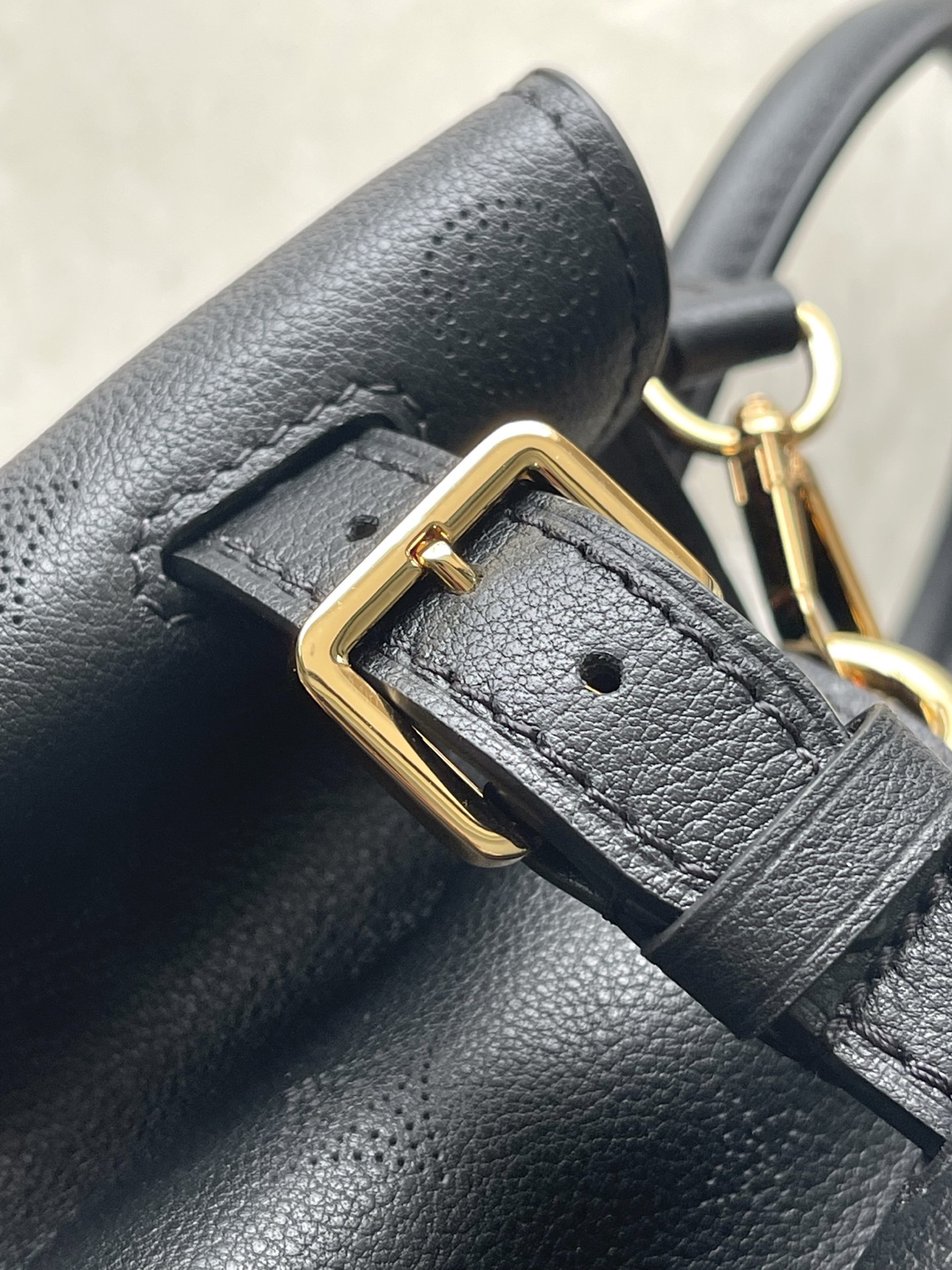 Louis Vuitton Basic Bag Cow Leather Black M