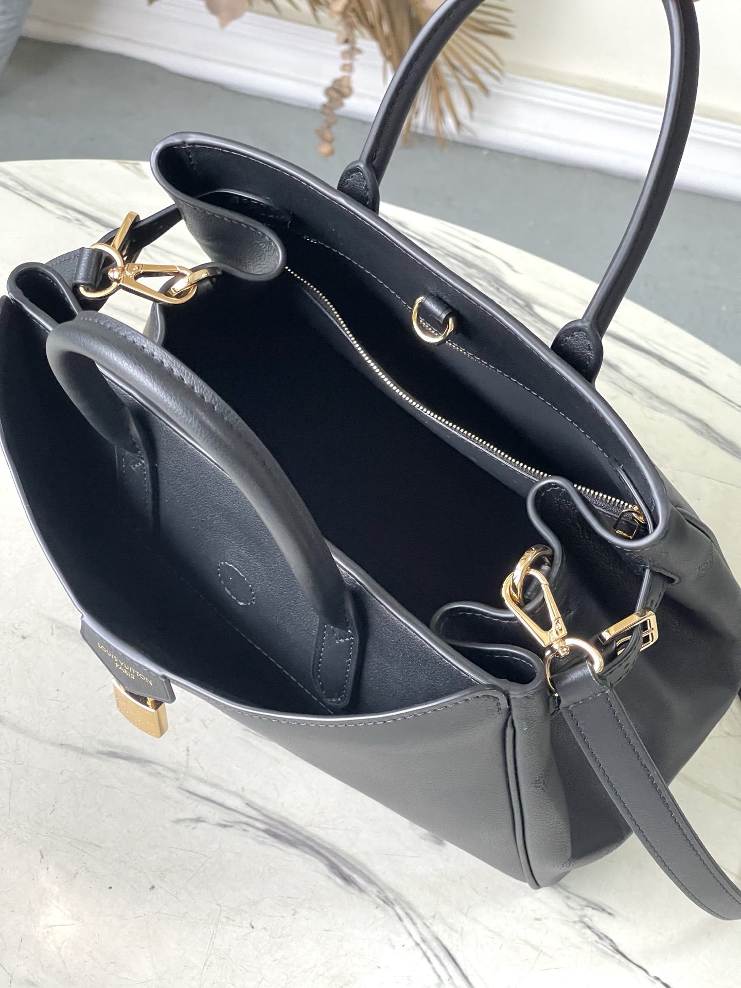 Louis Vuitton Basic Bag Cow Leather Black M