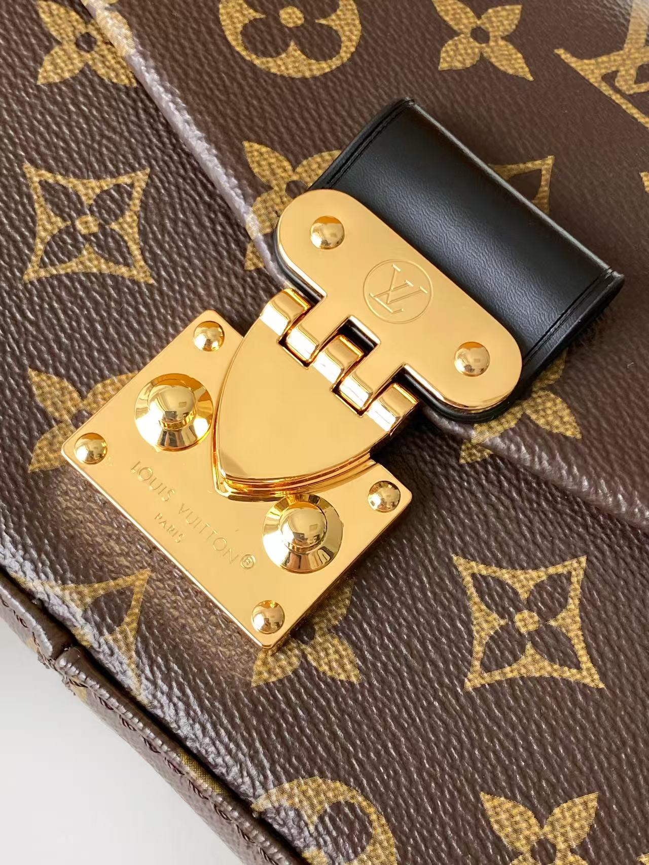 Louis Vuitton Basic Bag Canvas M-l-s