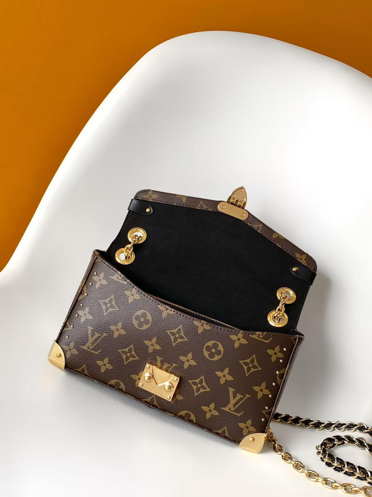 Louis Vuitton Basic Bag Canvas M-l-s