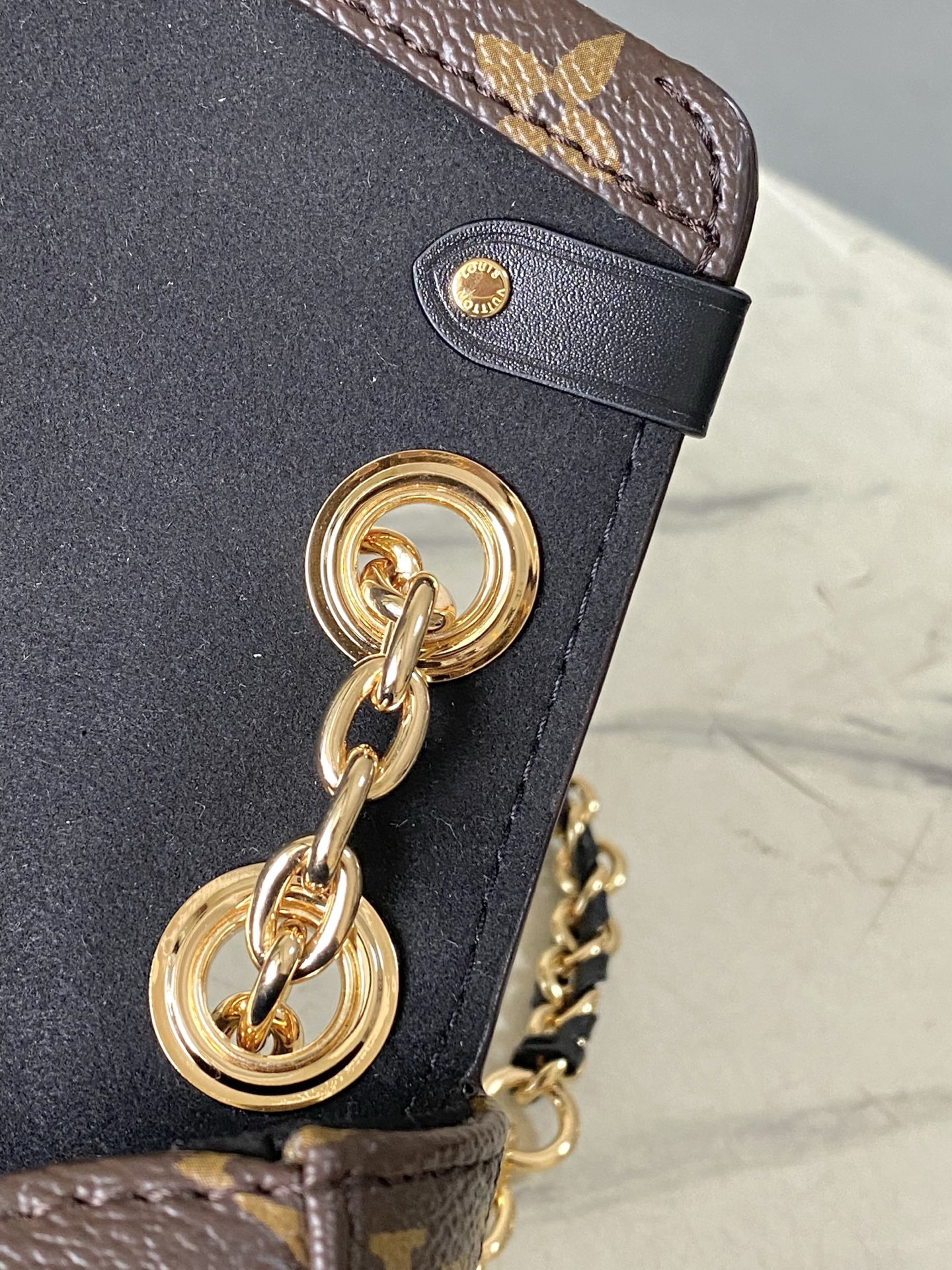 Louis Vuitton Basic Bag Canvas M-l-s