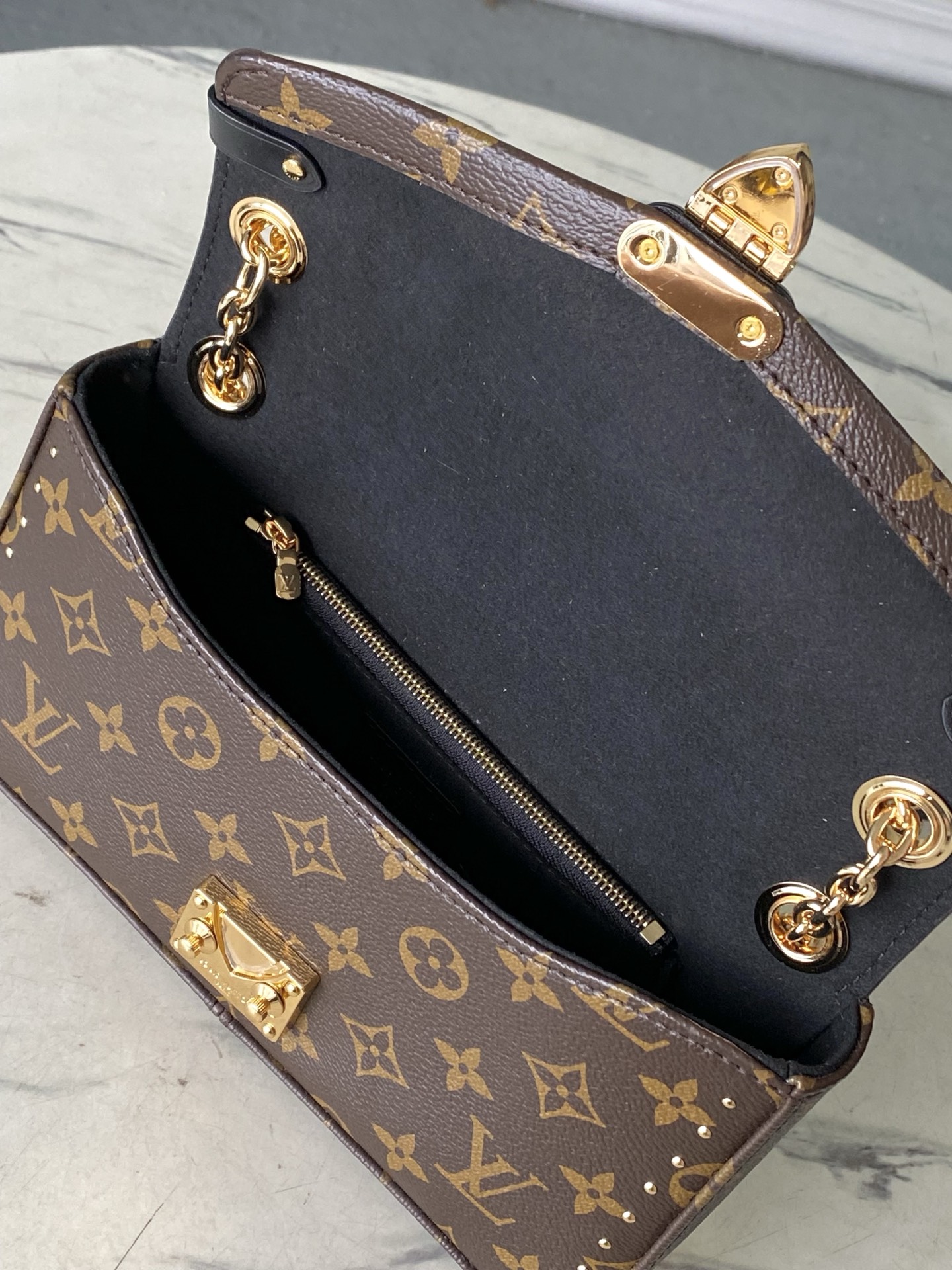 Louis Vuitton Basic Bag Canvas M-l-s