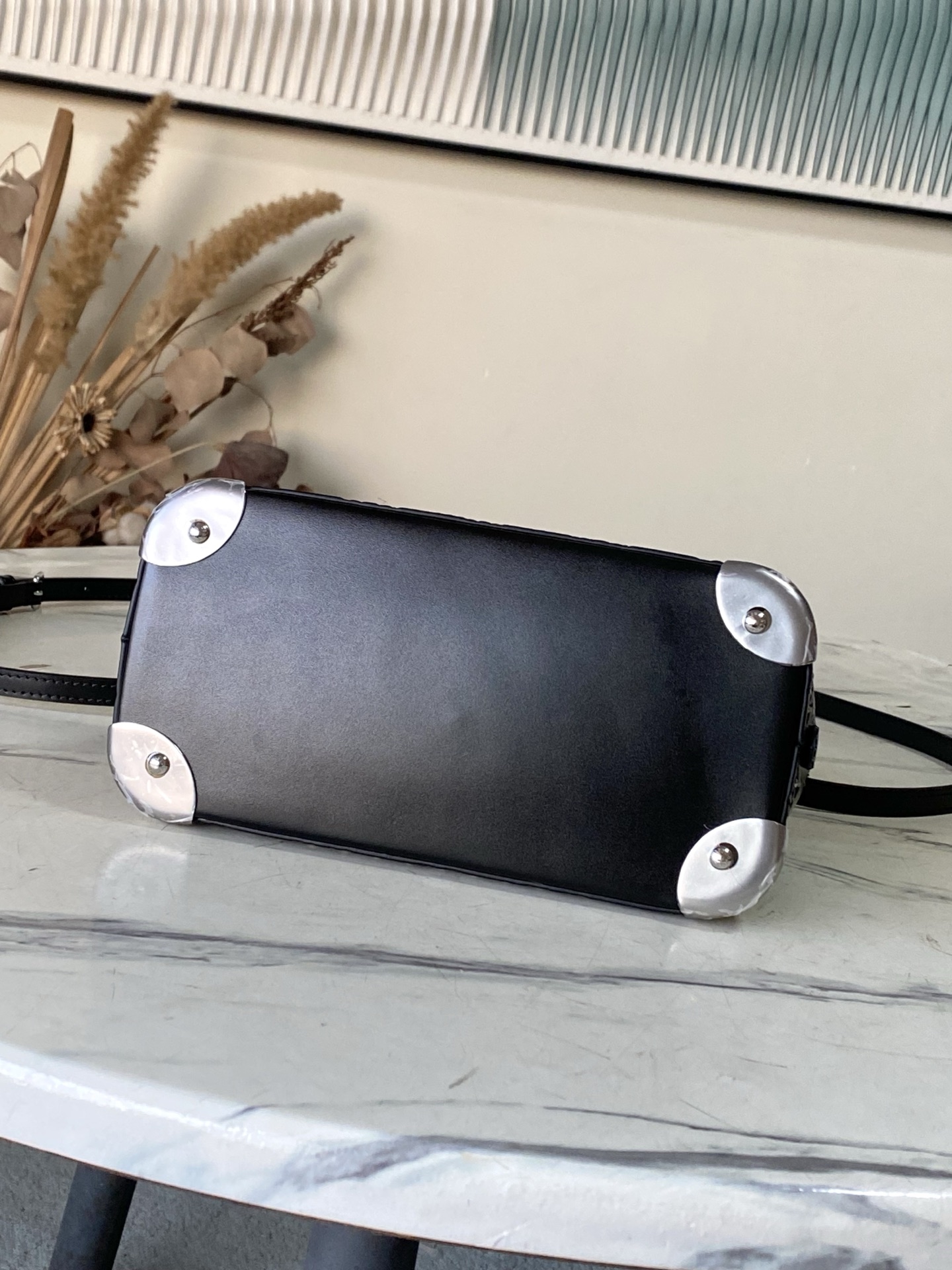 Louis Vuitton Basic Bag Cow Leather M-l-s