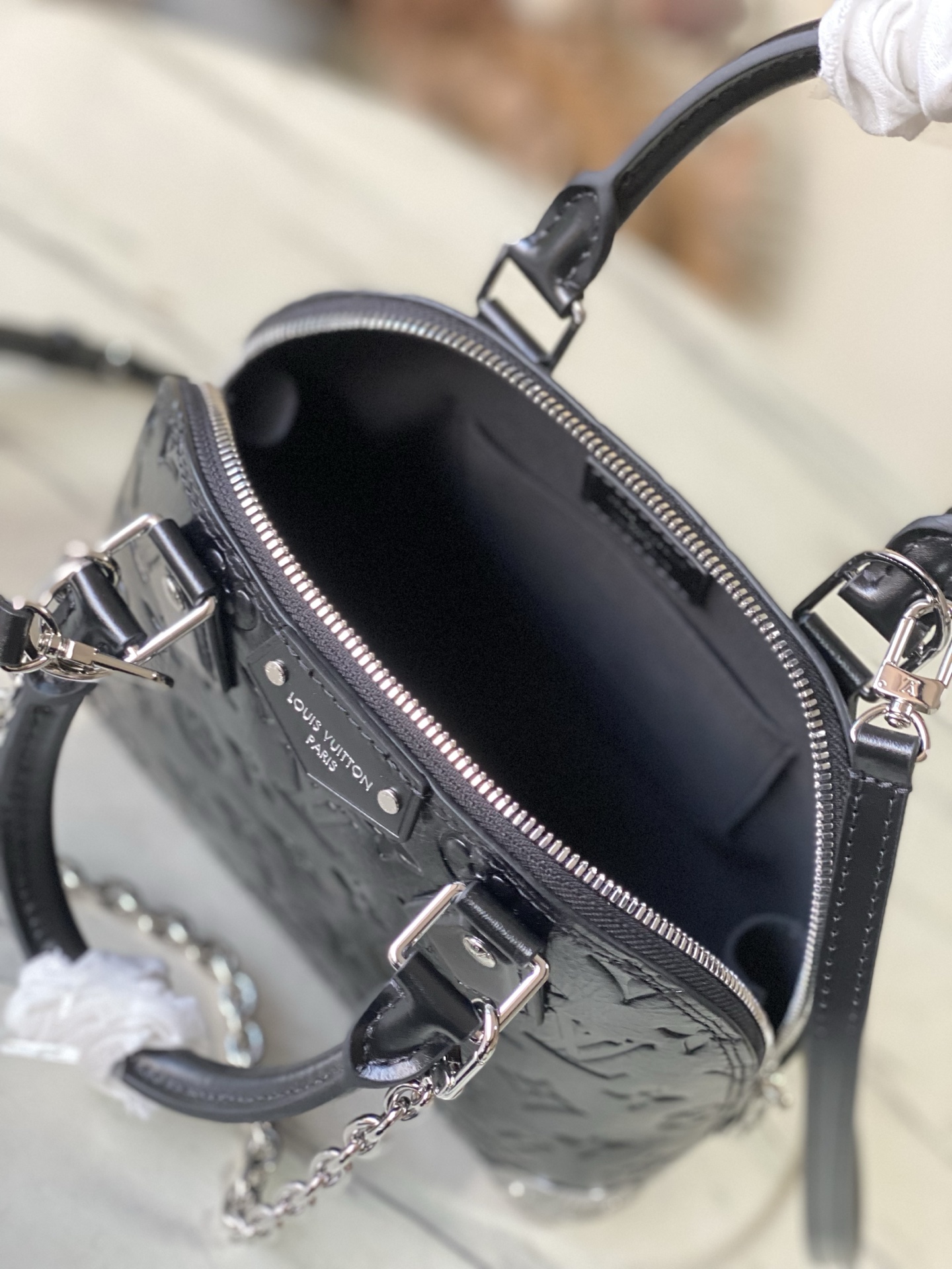 Louis Vuitton Basic Bag Cow Leather M-l-s