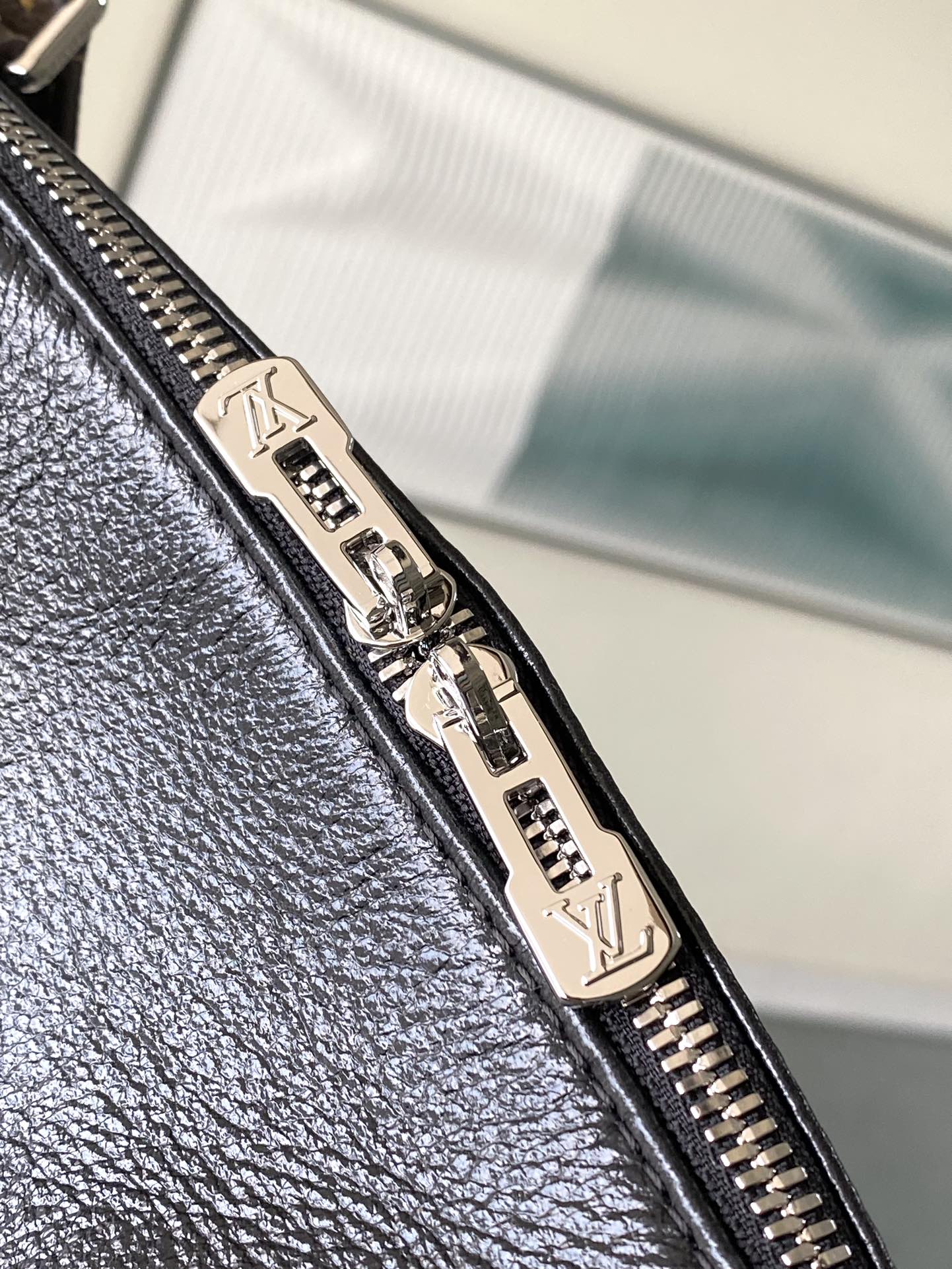 Louis Vuitton Basic Bag Cow Leather Black M-s