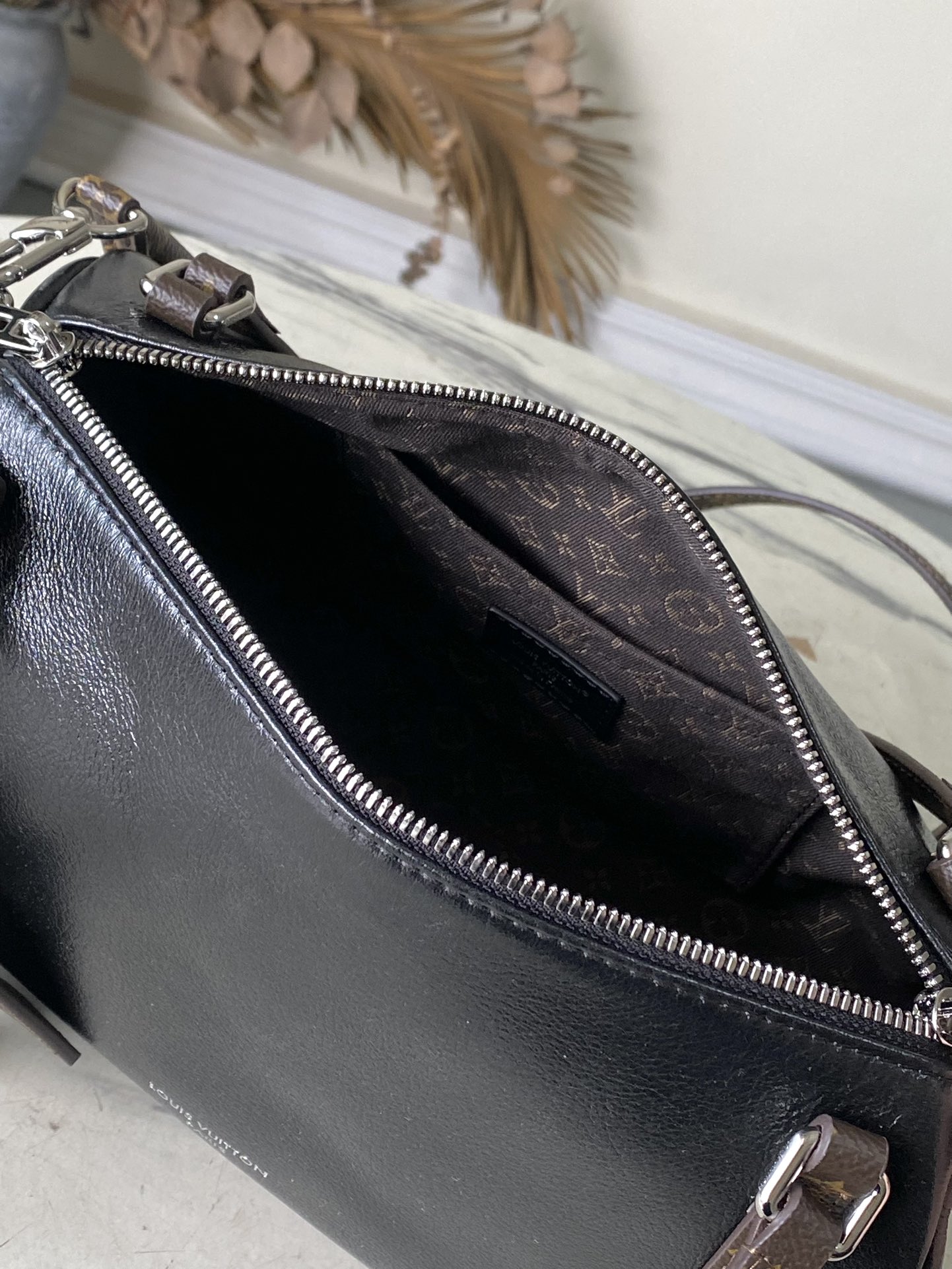 Louis Vuitton Basic Bag Cow Leather Black M-s