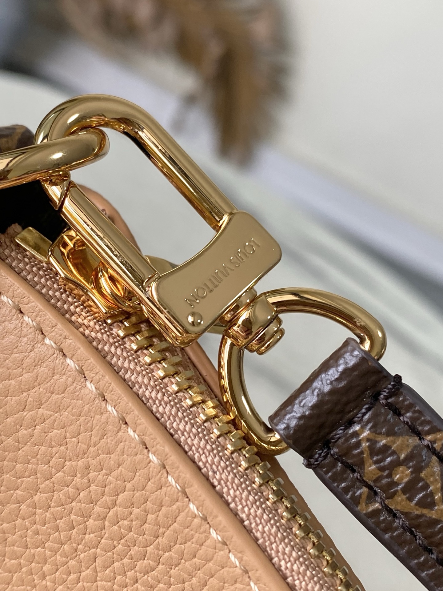 Louis Vuitton Basic Bag Canvas M-l-s