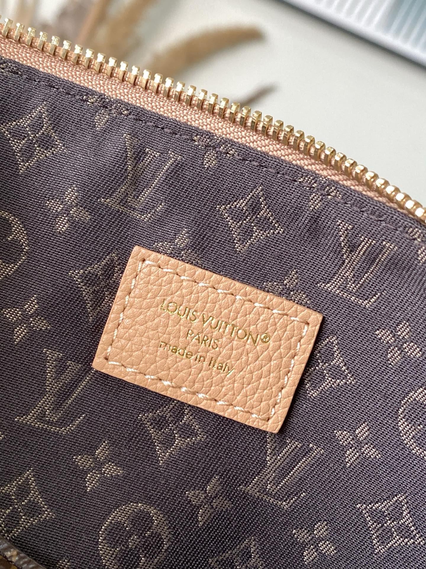 Louis Vuitton Basic Bag Canvas M-l-s