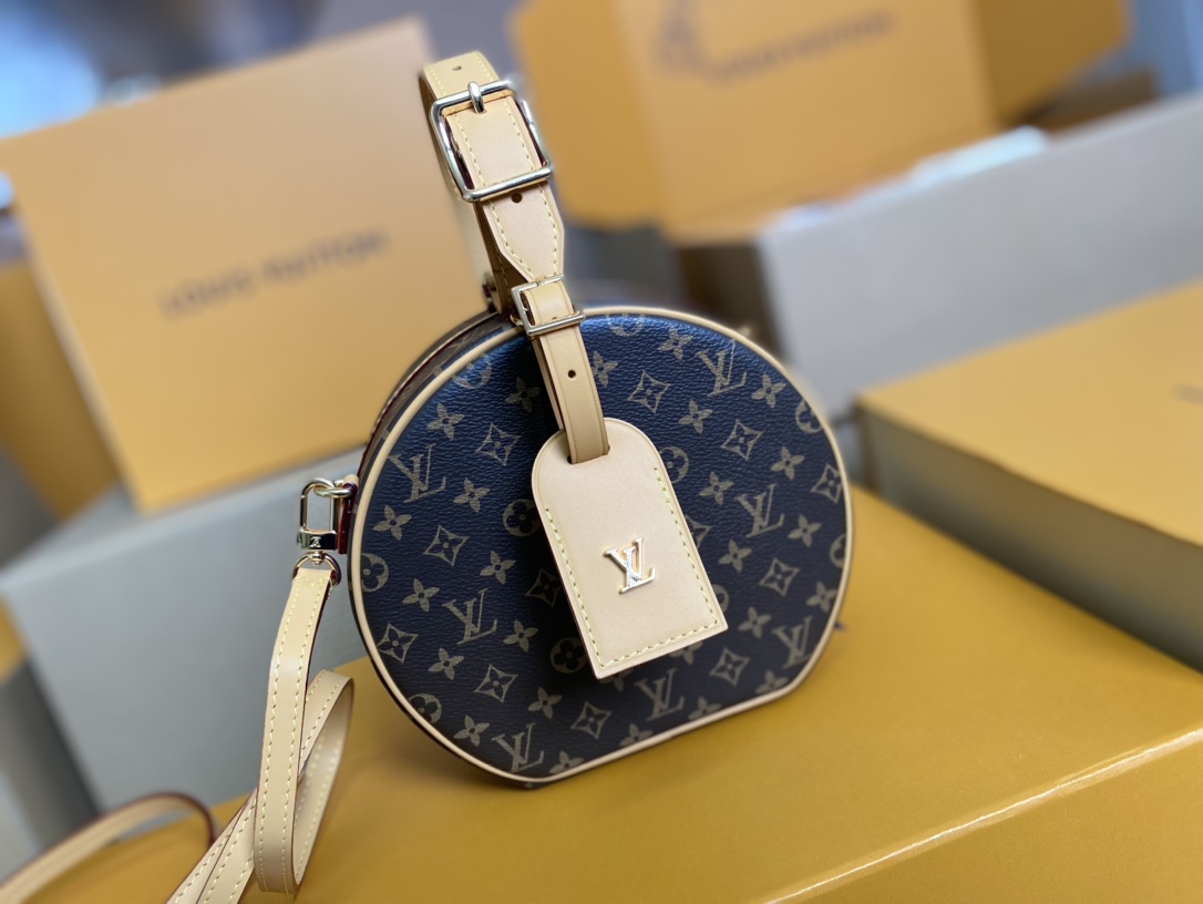 Louis Vuitton Basic Bag Cow Leather M-s