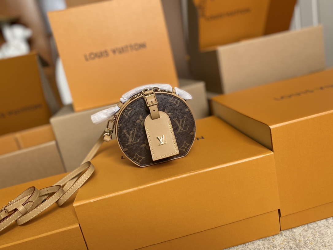 Louis Vuitton Basic Bag Canvas M-l-s