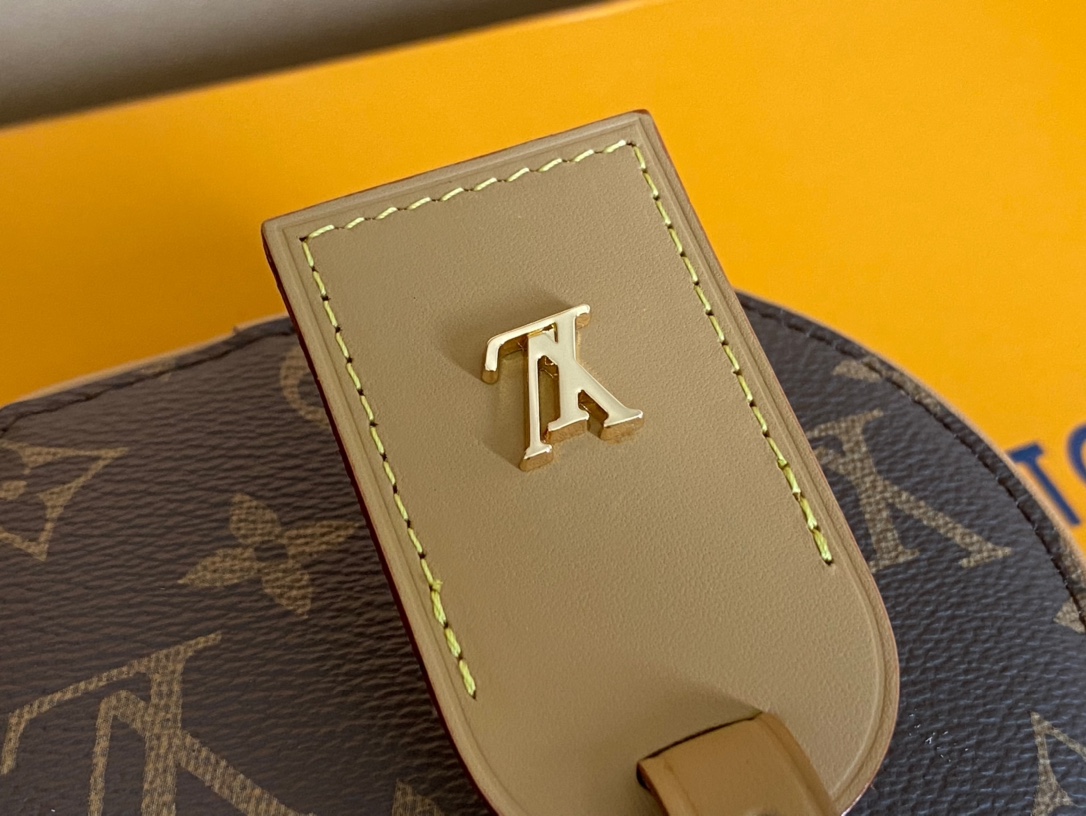 Louis Vuitton Basic Bag Canvas M-l-s