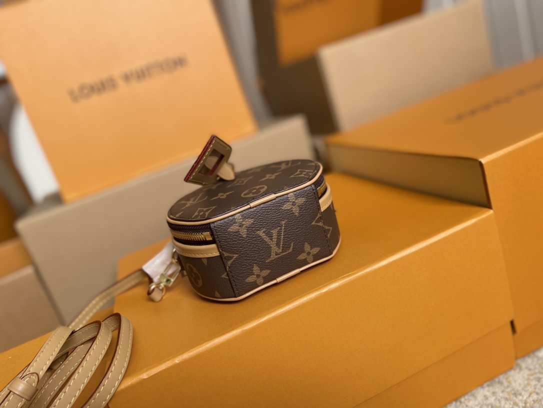 Louis Vuitton Basic Bag Canvas M-l-s