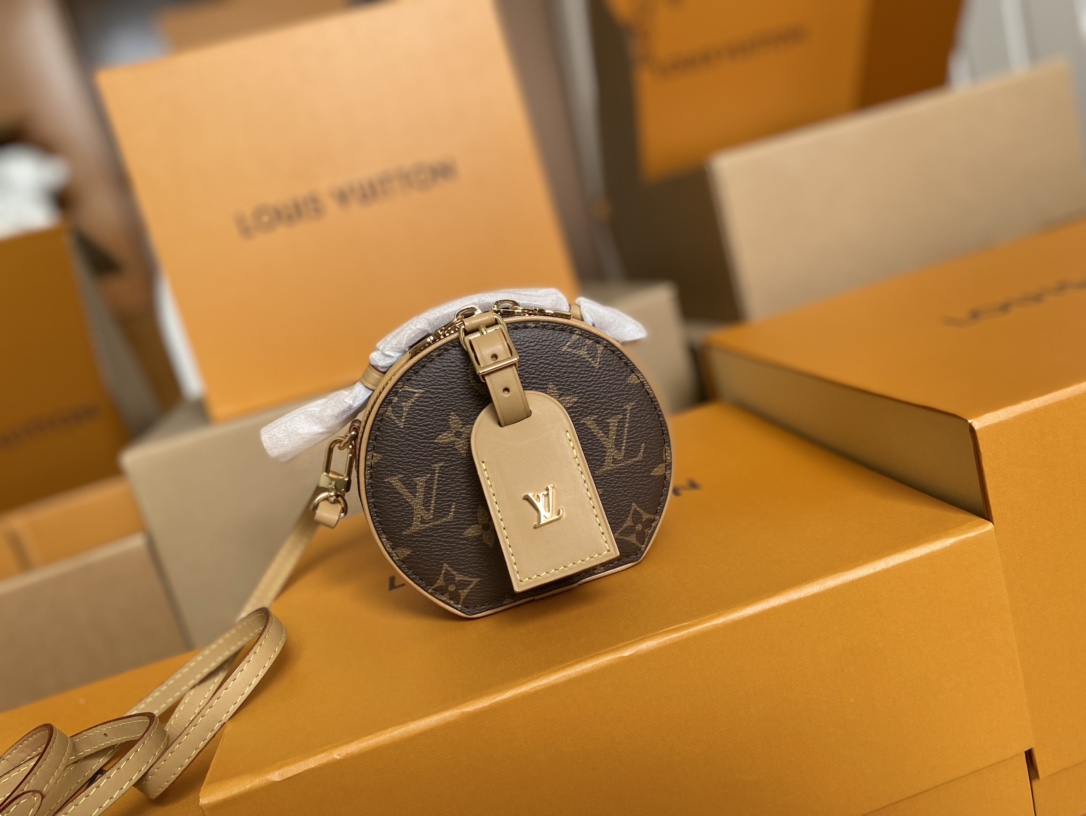 Louis Vuitton Basic Bag Canvas M-l-s