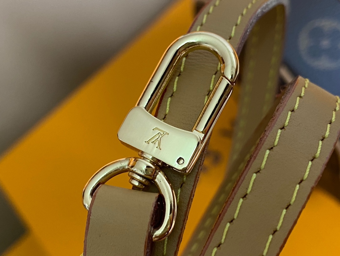 Louis Vuitton Basic Bag Canvas M-l-s