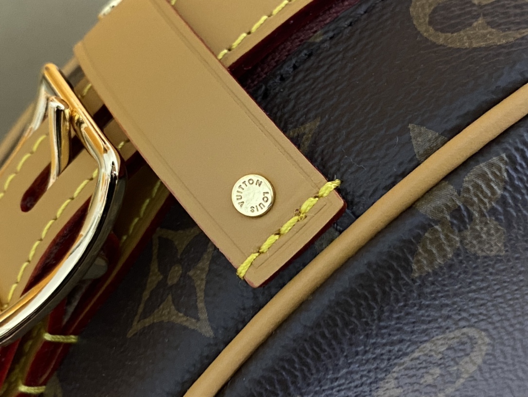 Louis Vuitton Basic Bag Canvas M-l-s