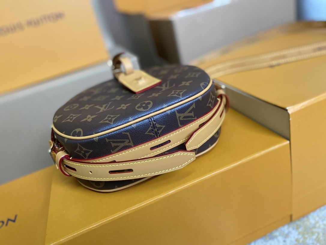 Louis Vuitton Basic Bag Canvas M-l-s