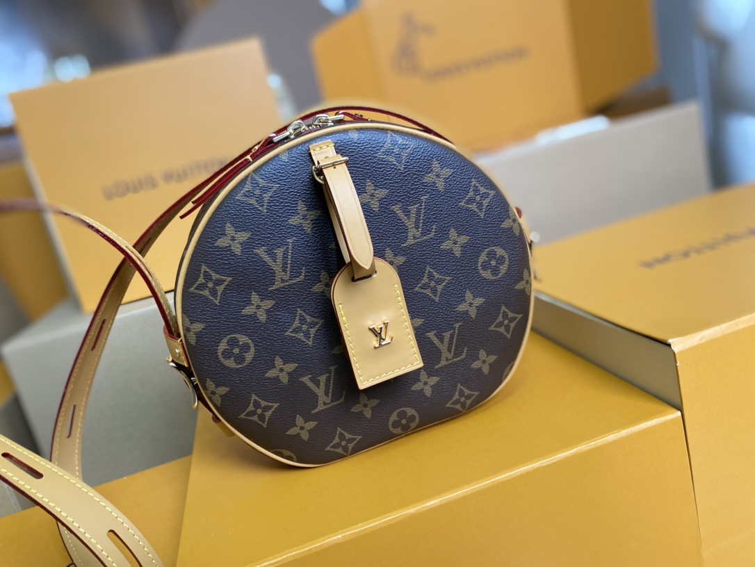 Louis Vuitton Basic Bag Canvas M-l-s