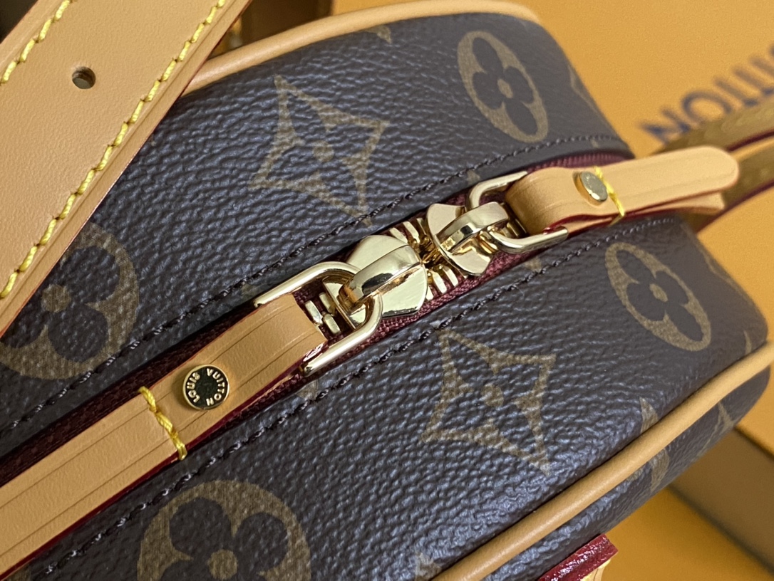 Louis Vuitton Basic Bag Canvas M-l-s