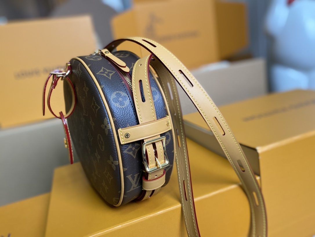 Louis Vuitton Basic Bag Canvas M-l-s