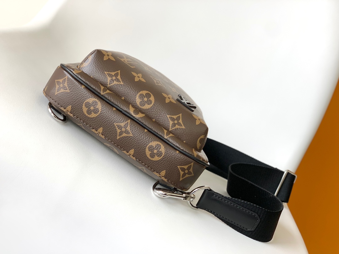 Louis Vuitton Shoulder Bag Cow Leather M