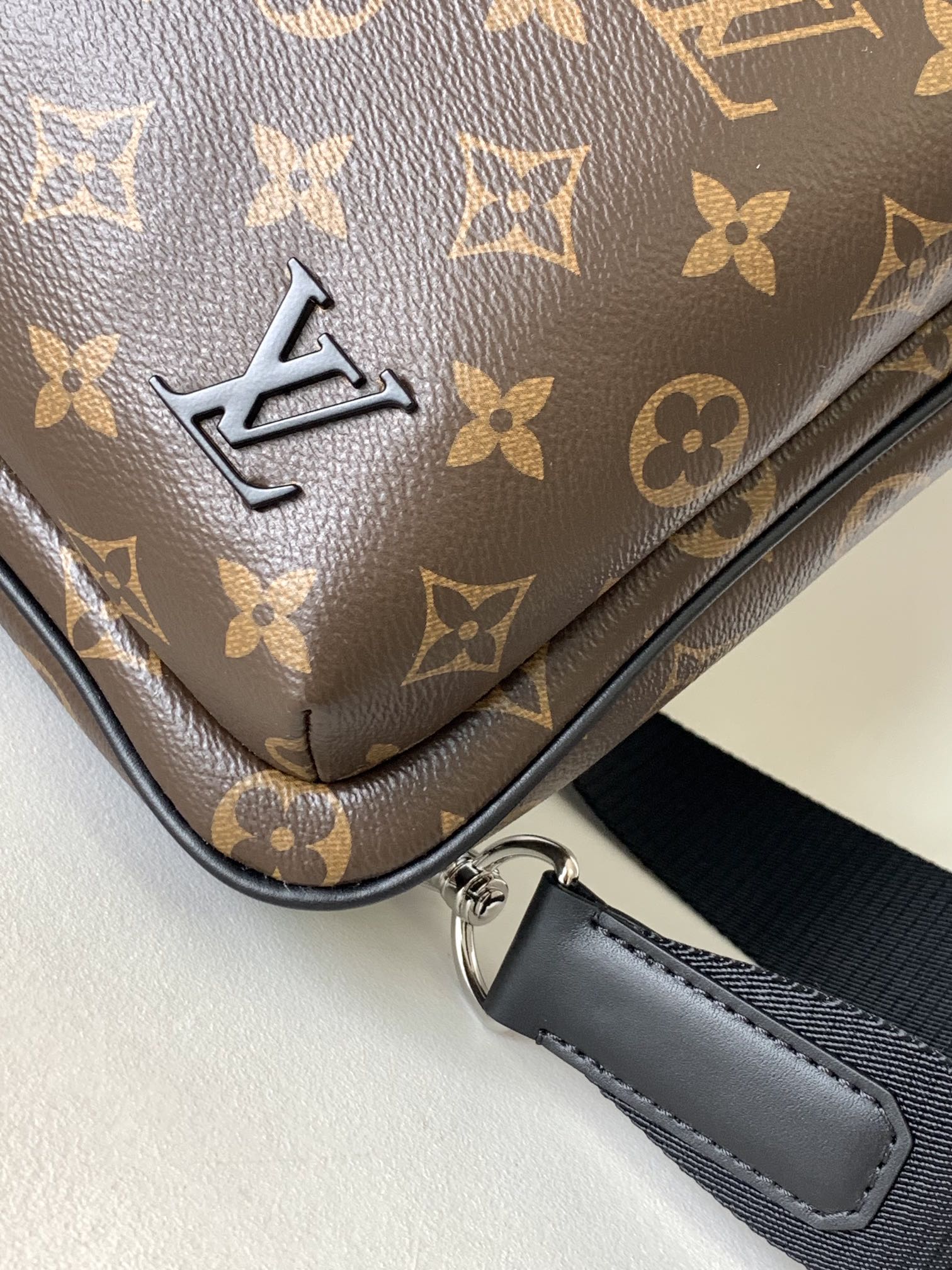 Louis Vuitton Shoulder Bag Cow Leather M