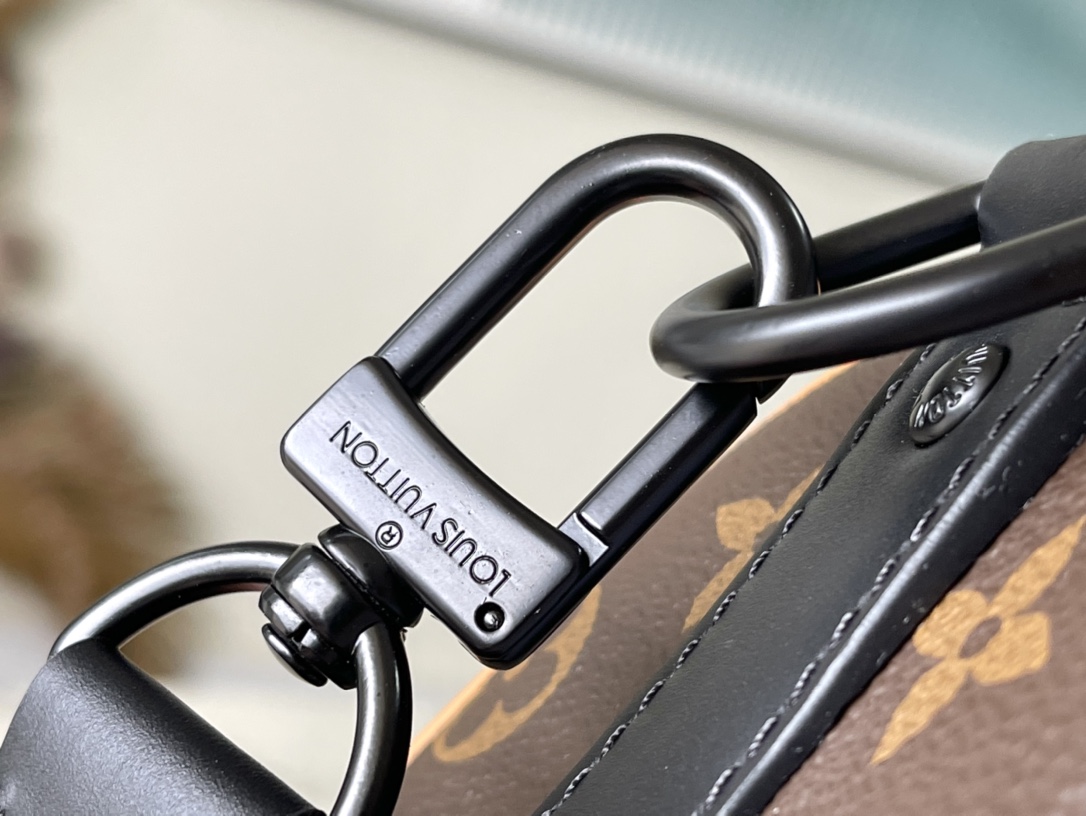 Louis Vuitton Basic Bag M-l