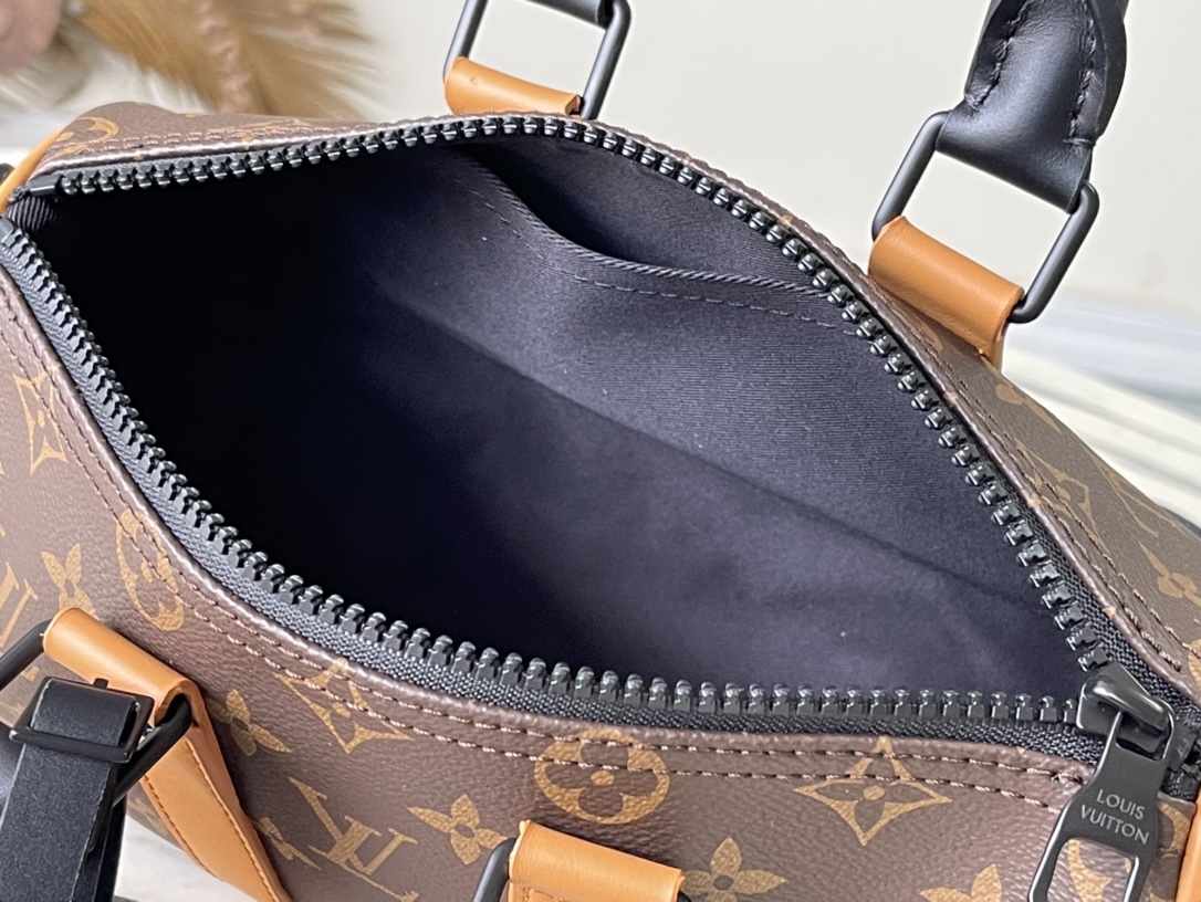 Louis Vuitton Basic Bag M-l