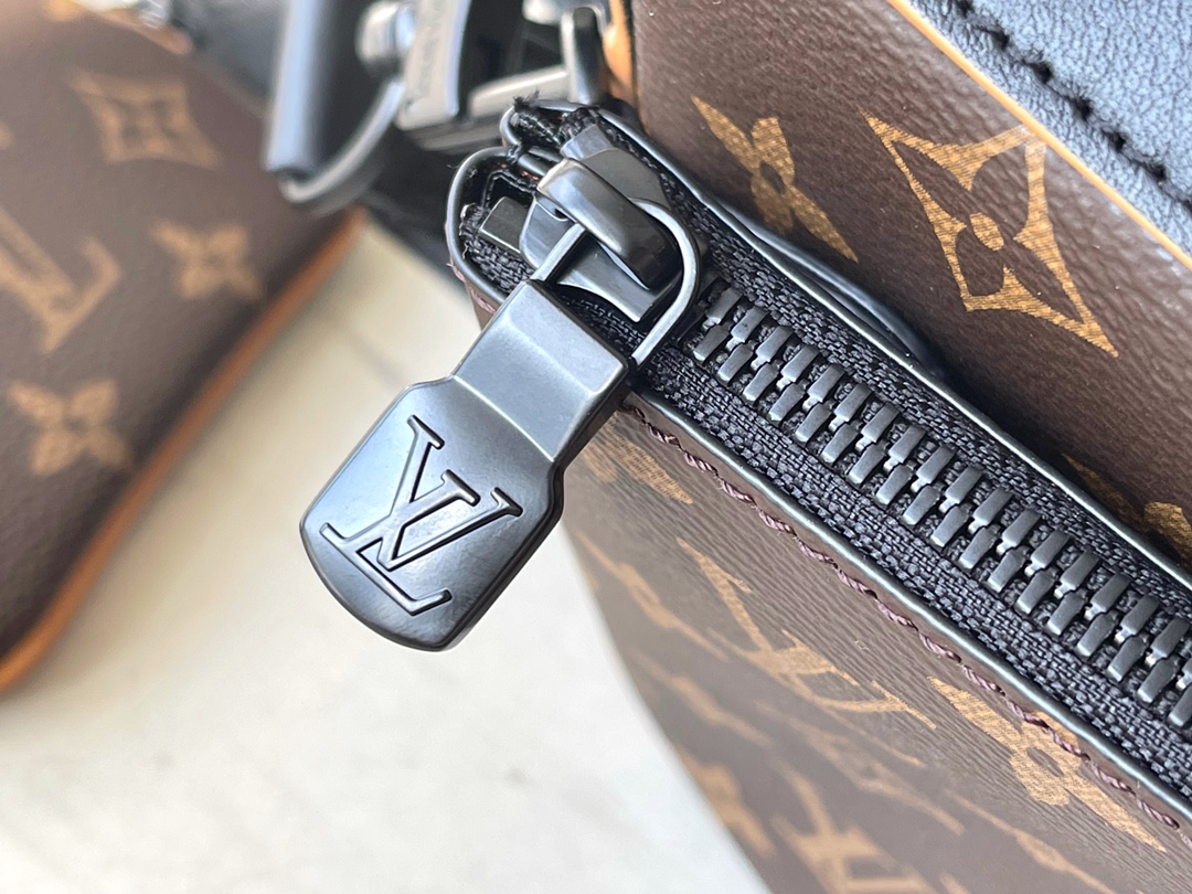 Louis Vuitton Messenger Bag Canvas M-l-s