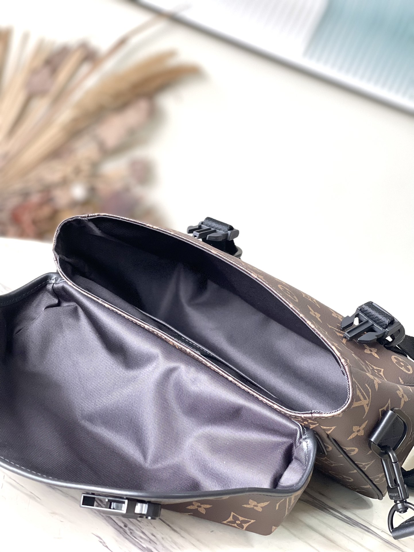 Louis Vuitton Messenger Bag Canvas M-l-s