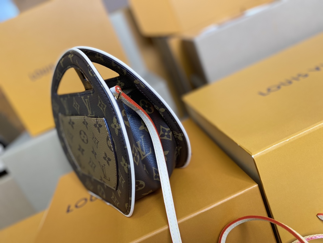 Louis Vuitton Basic Bag Canvas M-l