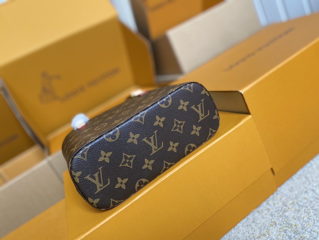 Louis Vuitton Basic Bag M-l-s