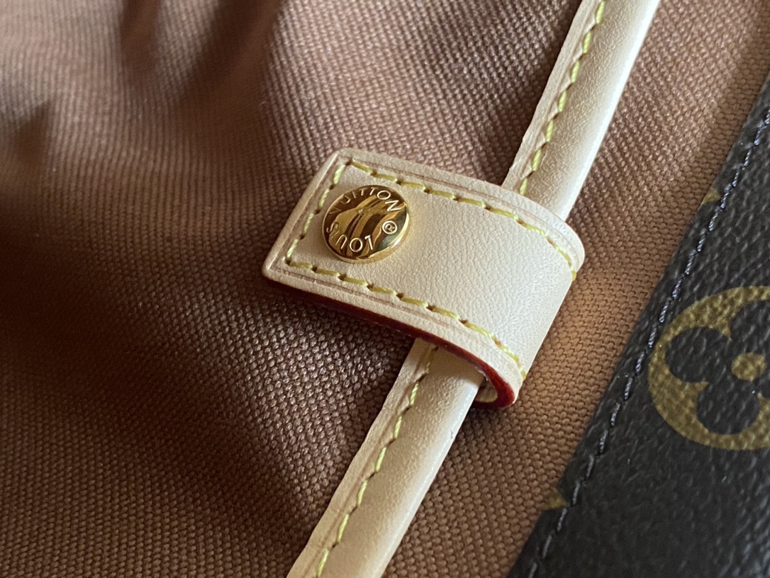 Louis Vuitton Basic Bag M-l-s