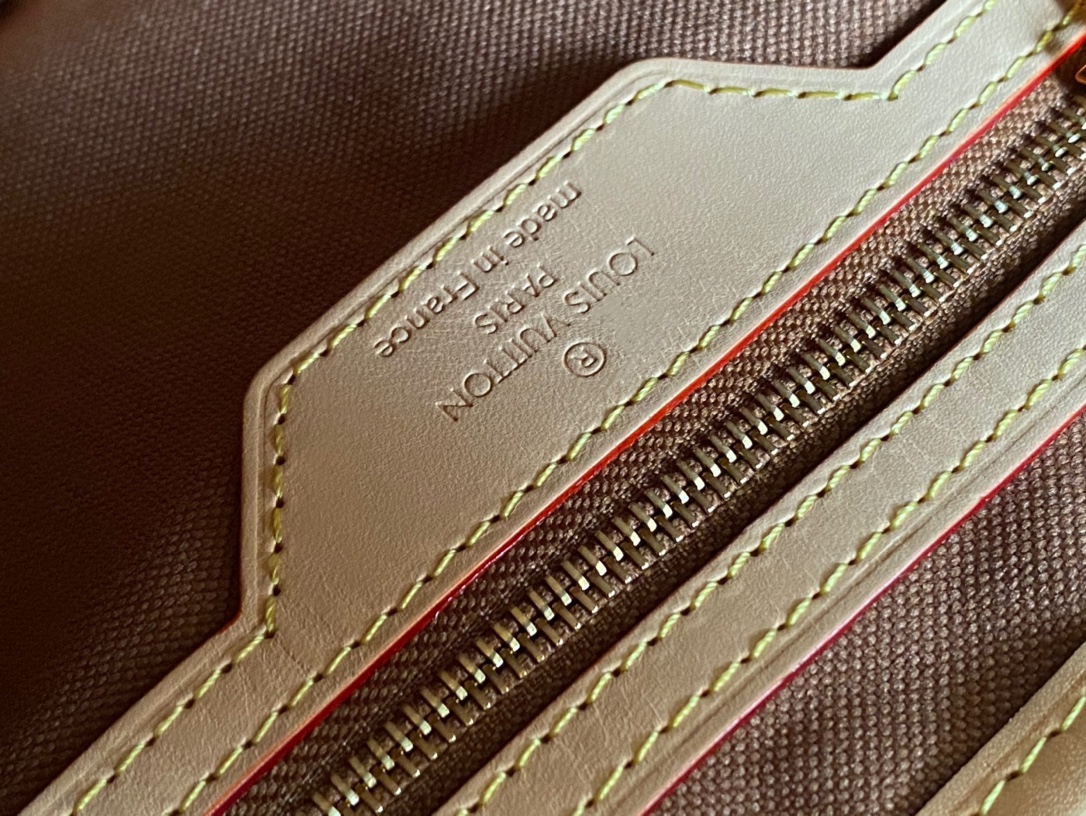 Louis Vuitton Basic Bag M-l-s