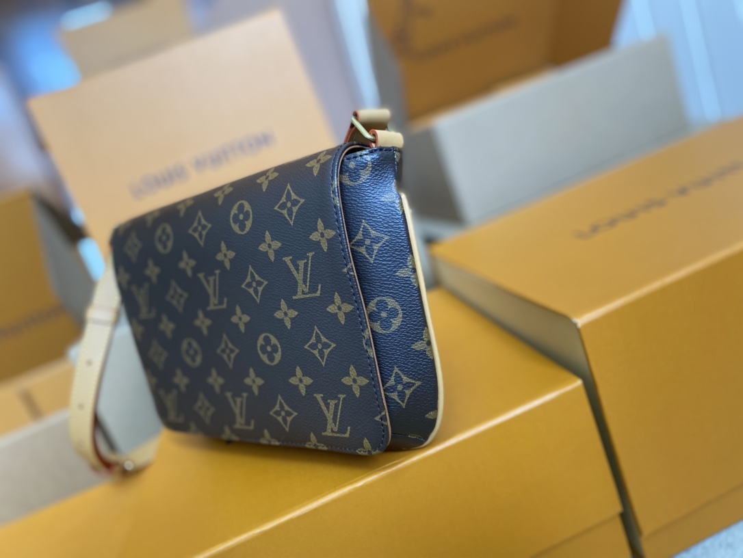 Louis Vuitton Messenger Bag Canvas M-l