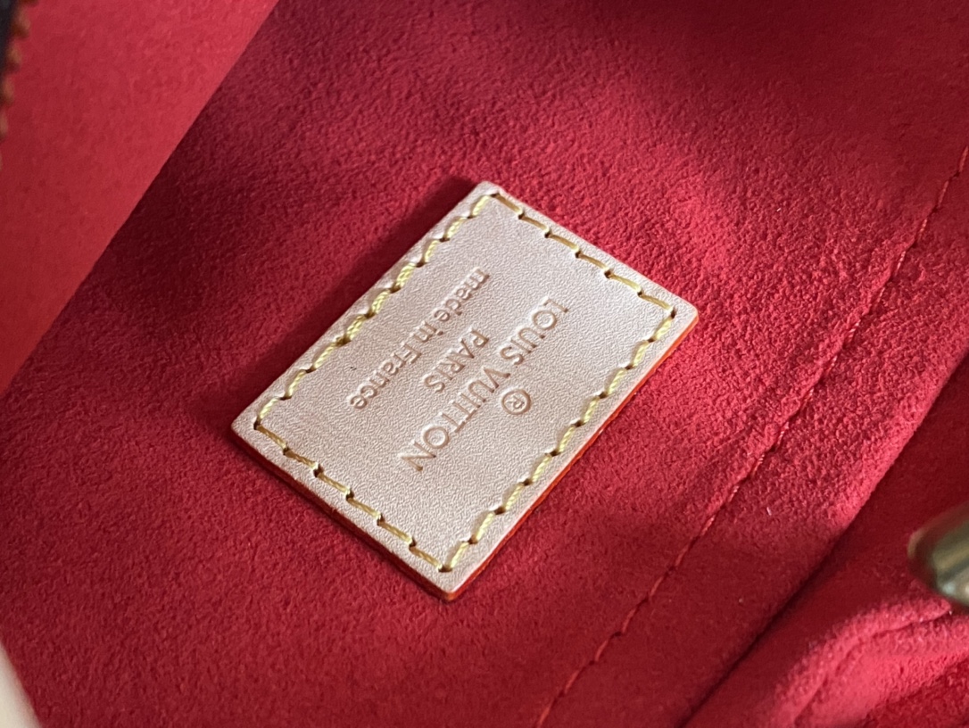 Louis Vuitton Basic Bag M-13cm-s