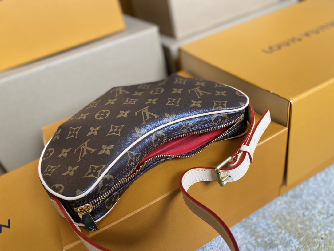 Louis Vuitton Basic Bag M-13cm-s