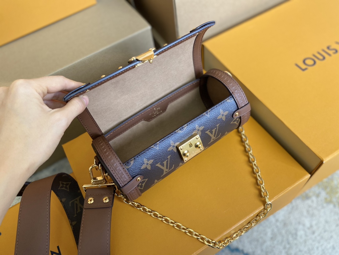 Louis Vuitton Basic Bag M-l-s