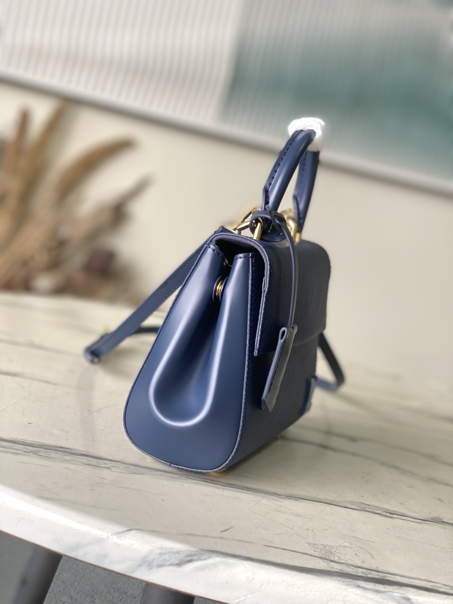 Louis Vuitton Basic Bag M-l