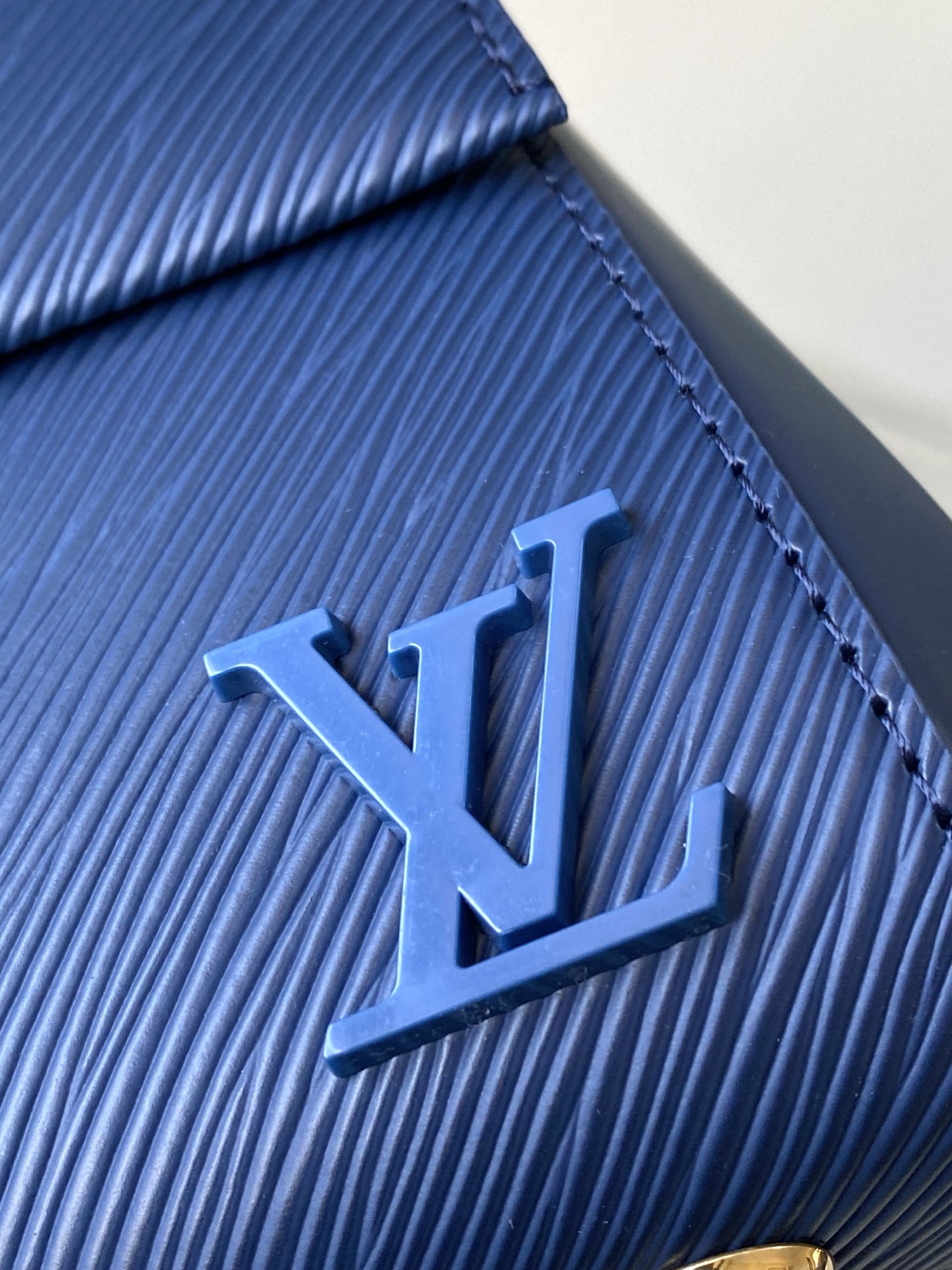 Louis Vuitton Basic Bag M-l