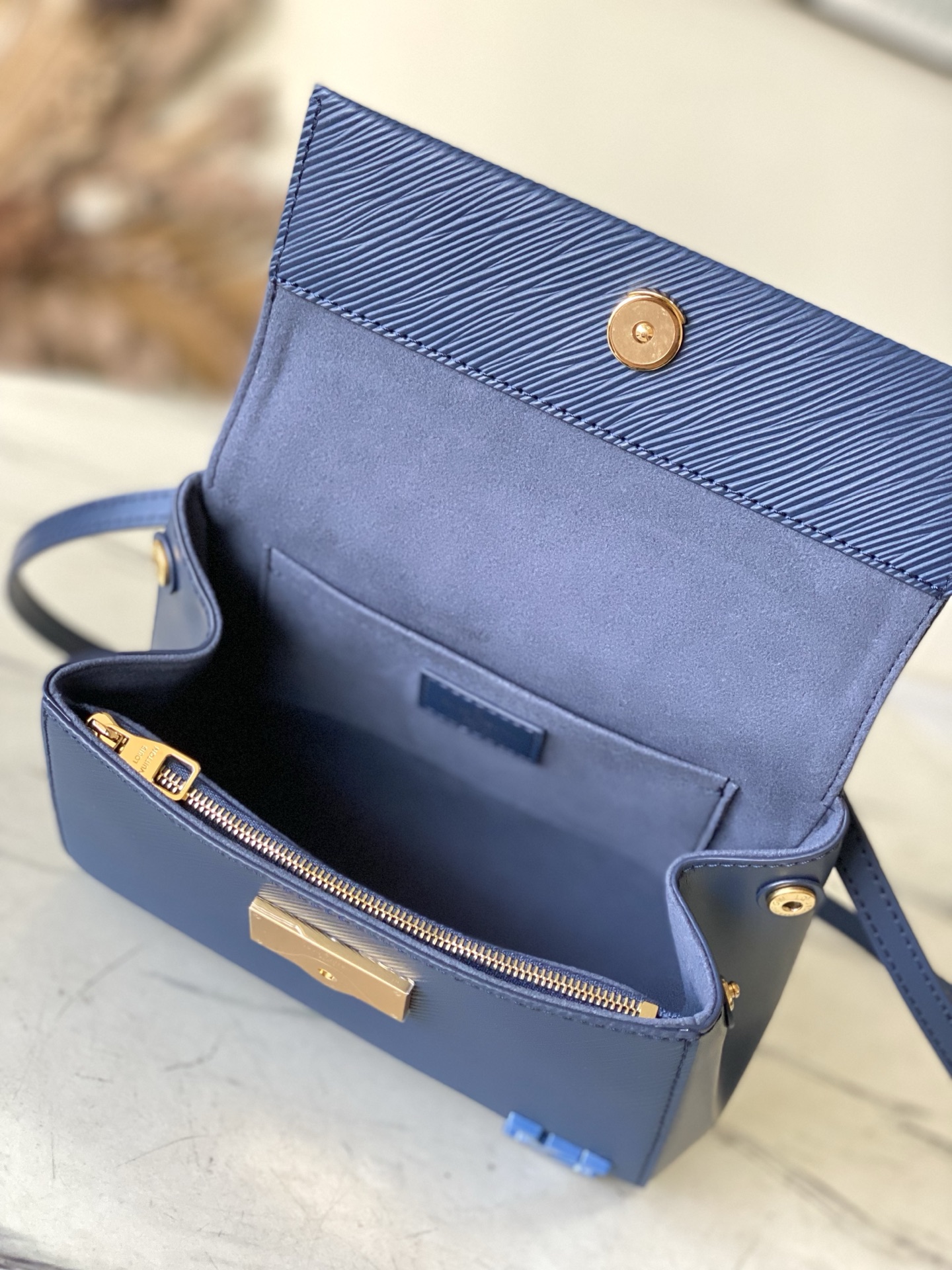 Louis Vuitton Basic Bag M-l