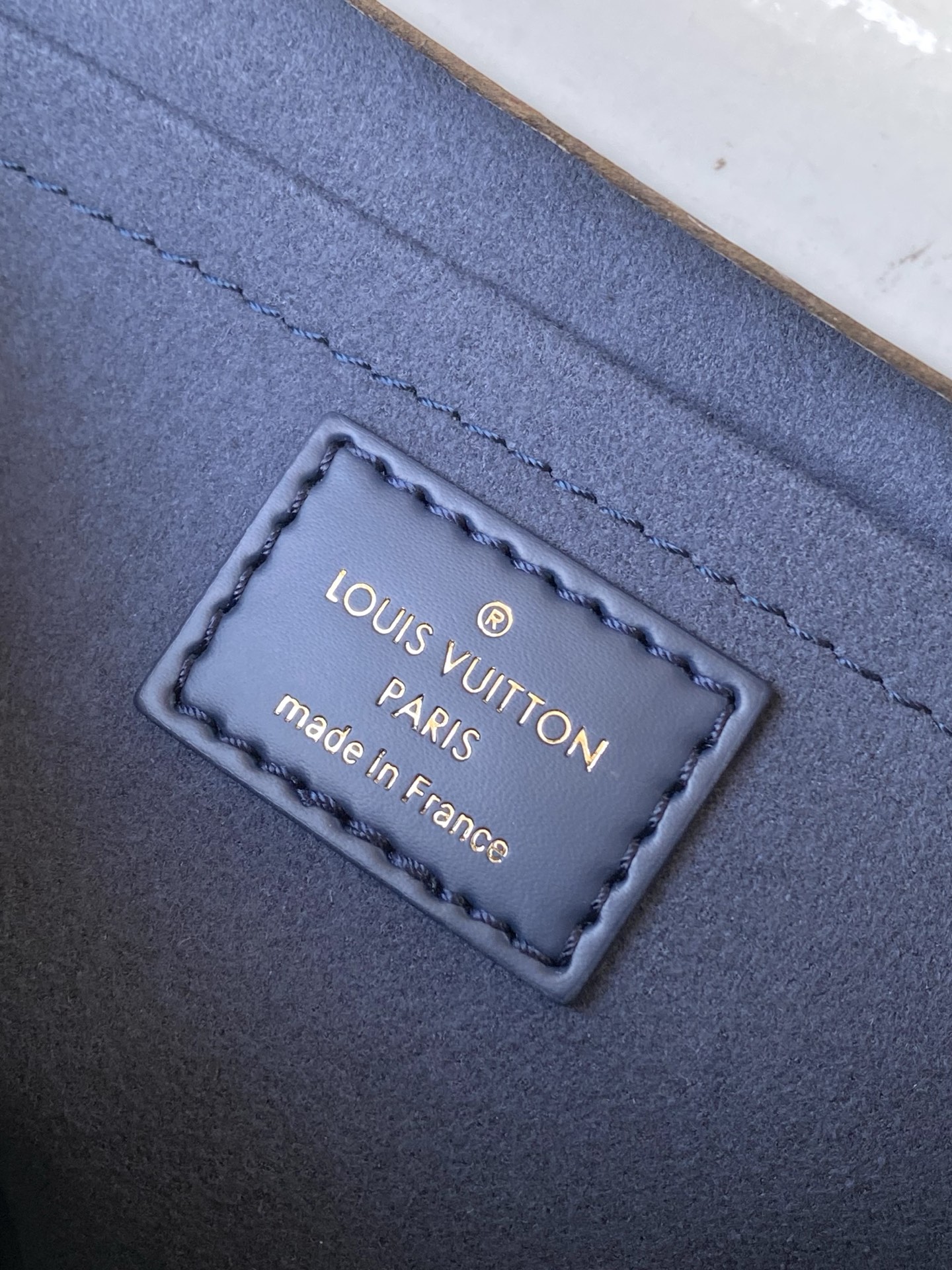 Louis Vuitton Basic Bag M-l