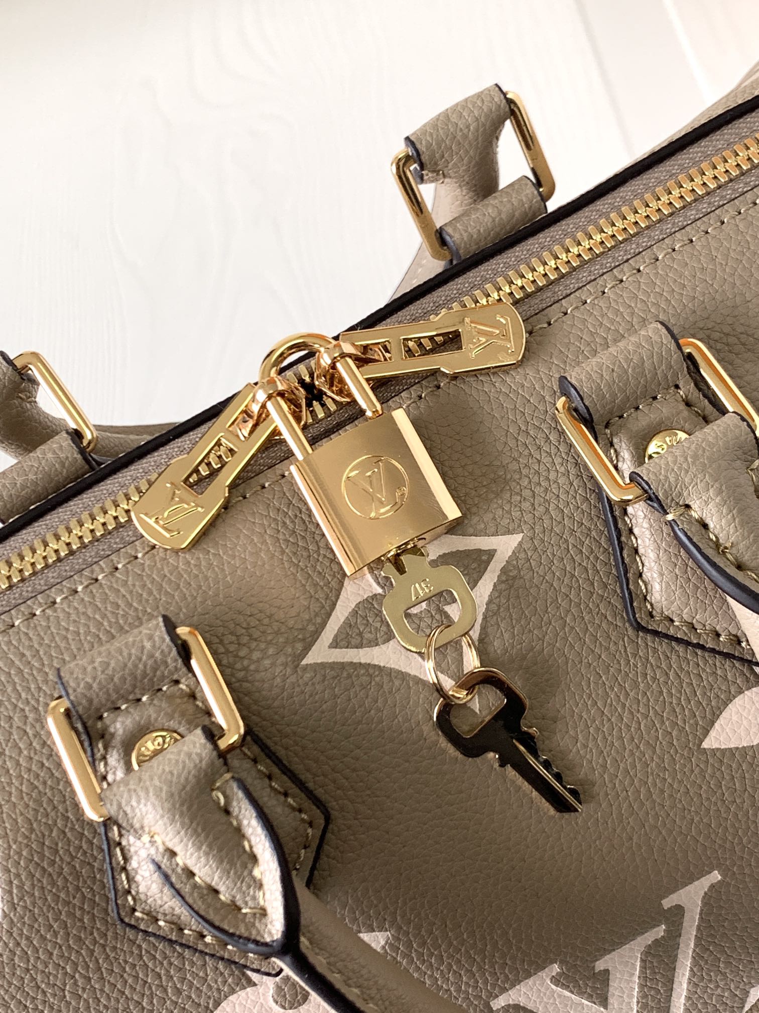 Louis Vuitton Basic Bag Black M-l-s