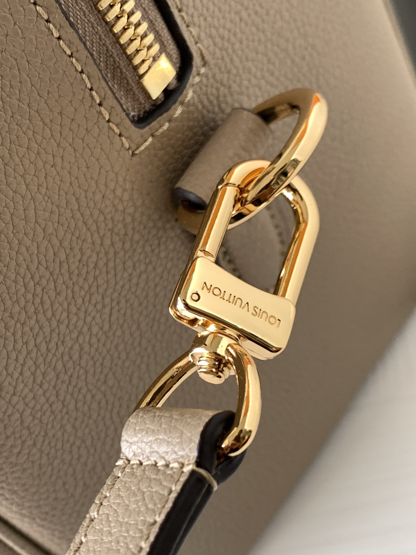 Louis Vuitton Basic Bag Black M-l-s