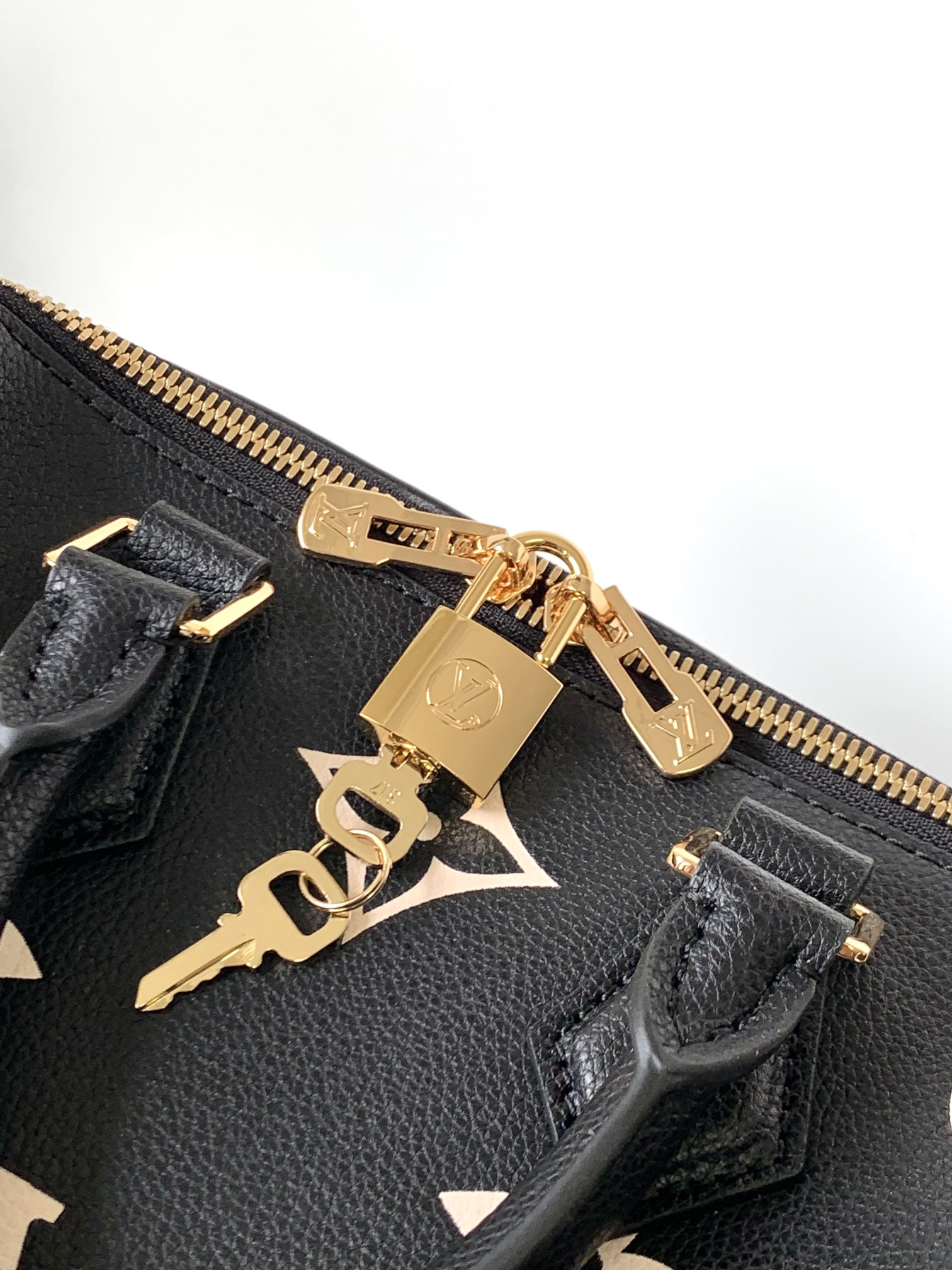 Louis Vuitton Basic Bag Black M-l-s