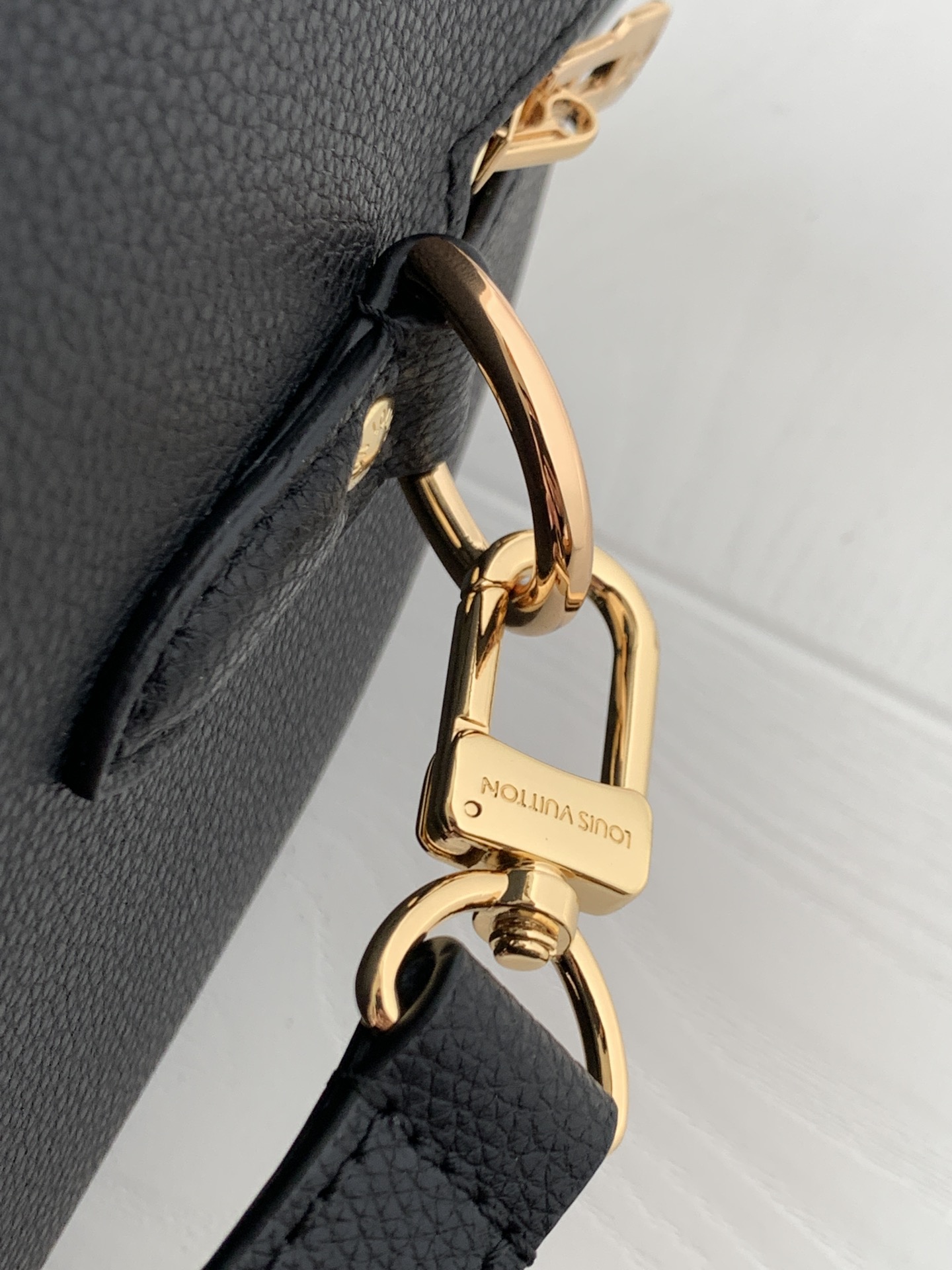 Louis Vuitton Basic Bag Black M-l-s